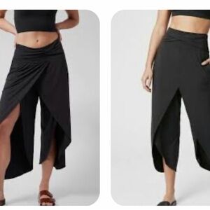 ATHLETA RELEASE PANT- no longer available. Like new.hardly worn,comfy